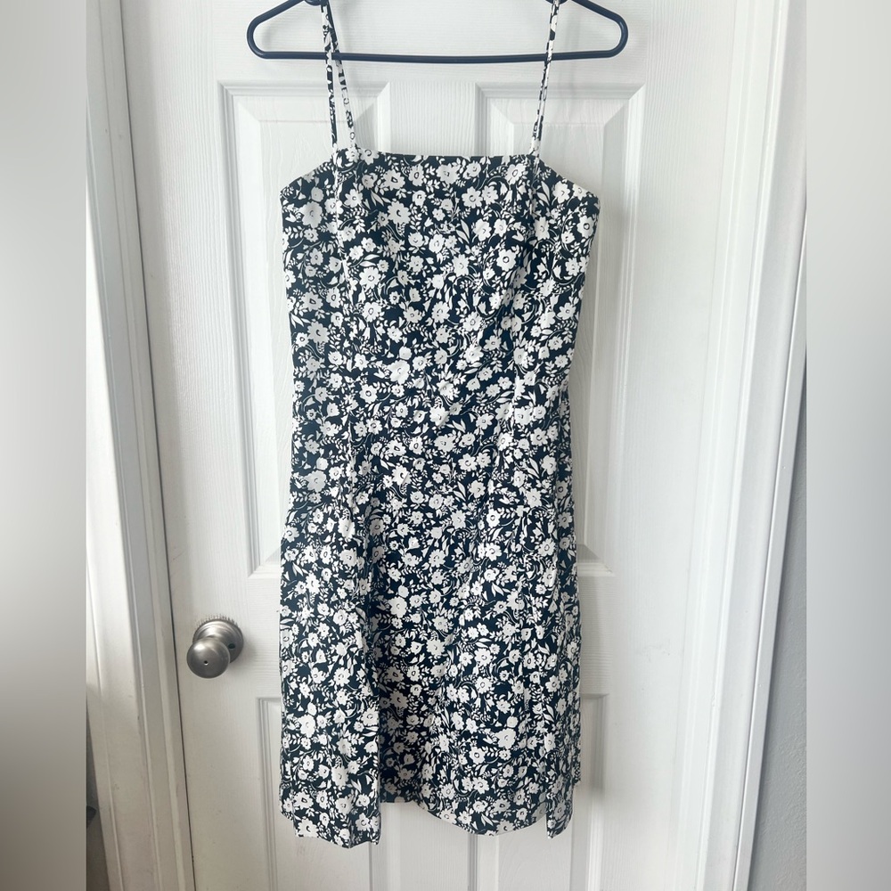Ann Taylor black white flower dress size 4